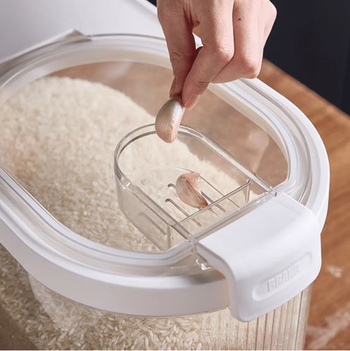 Sealed Rice Storage Container with Measuring Cup & Wheels - 9 Kgs